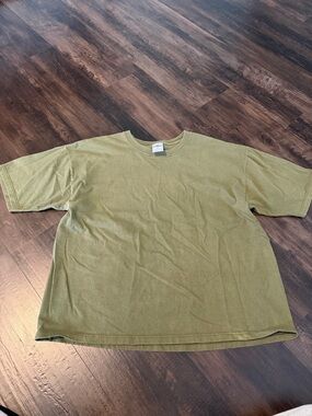 chic Olive Green Short Sleeve Crewneck Tee